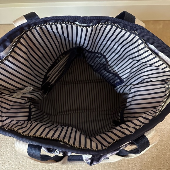 Lulu shoulder gym bag 18”x16”. Laundry bag included. - Picture 2 of 7